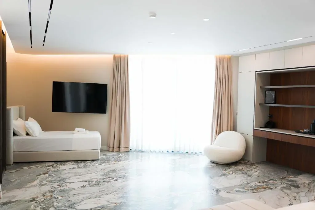 Deluxe Junior Suite - 2
