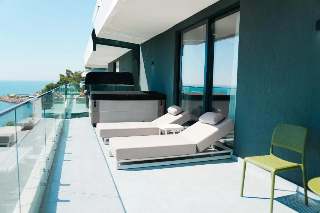 Deluxe Junior Suite - 4