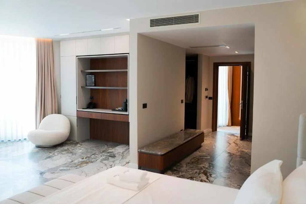 Deluxe Junior Suite - 5