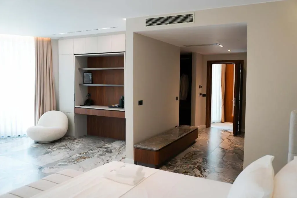 Deluxe Junior Suite - 5