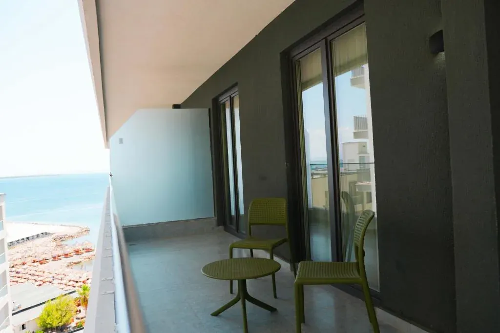 Standard Family Room - 6