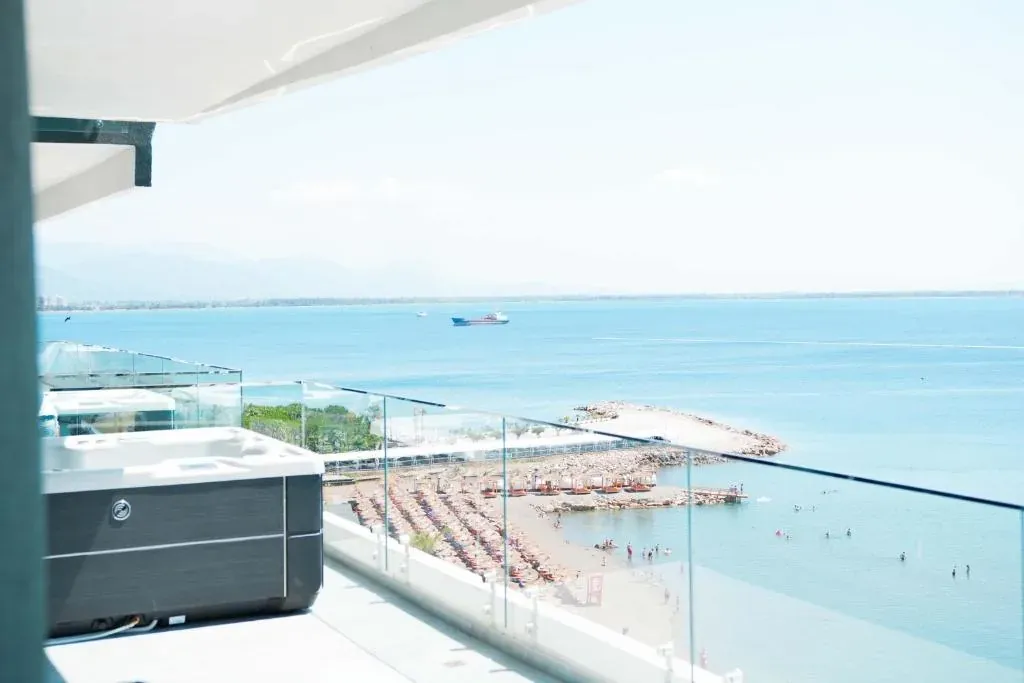 Suite with Hot Tub - 6