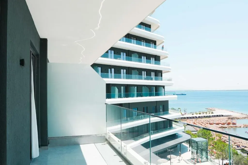 Family Room with Sea View - 8