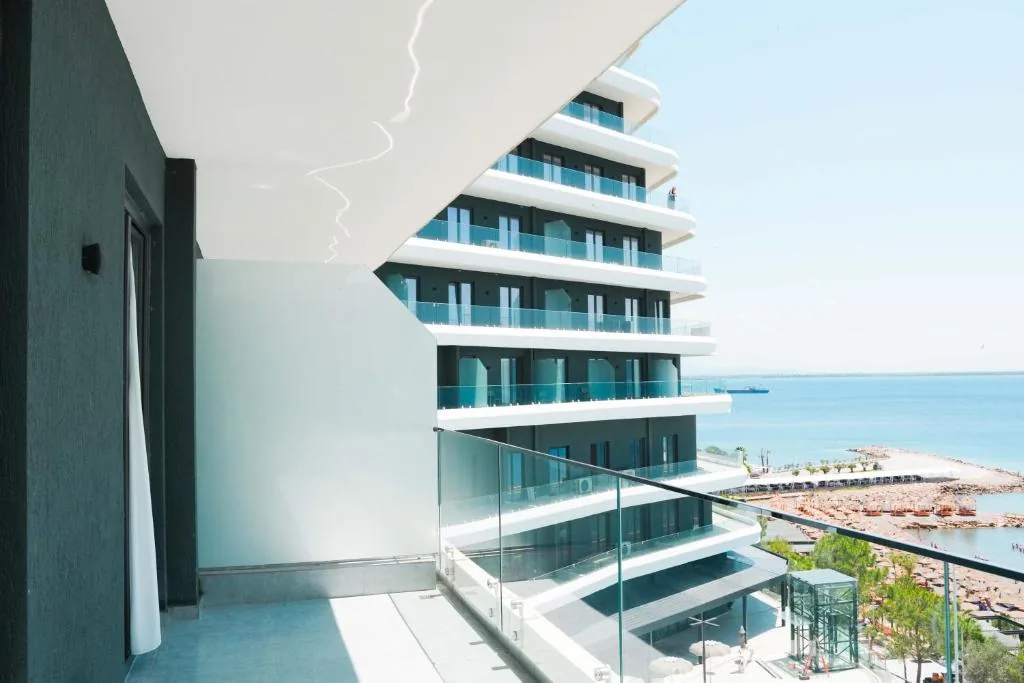 Family Room with Sea View - 8