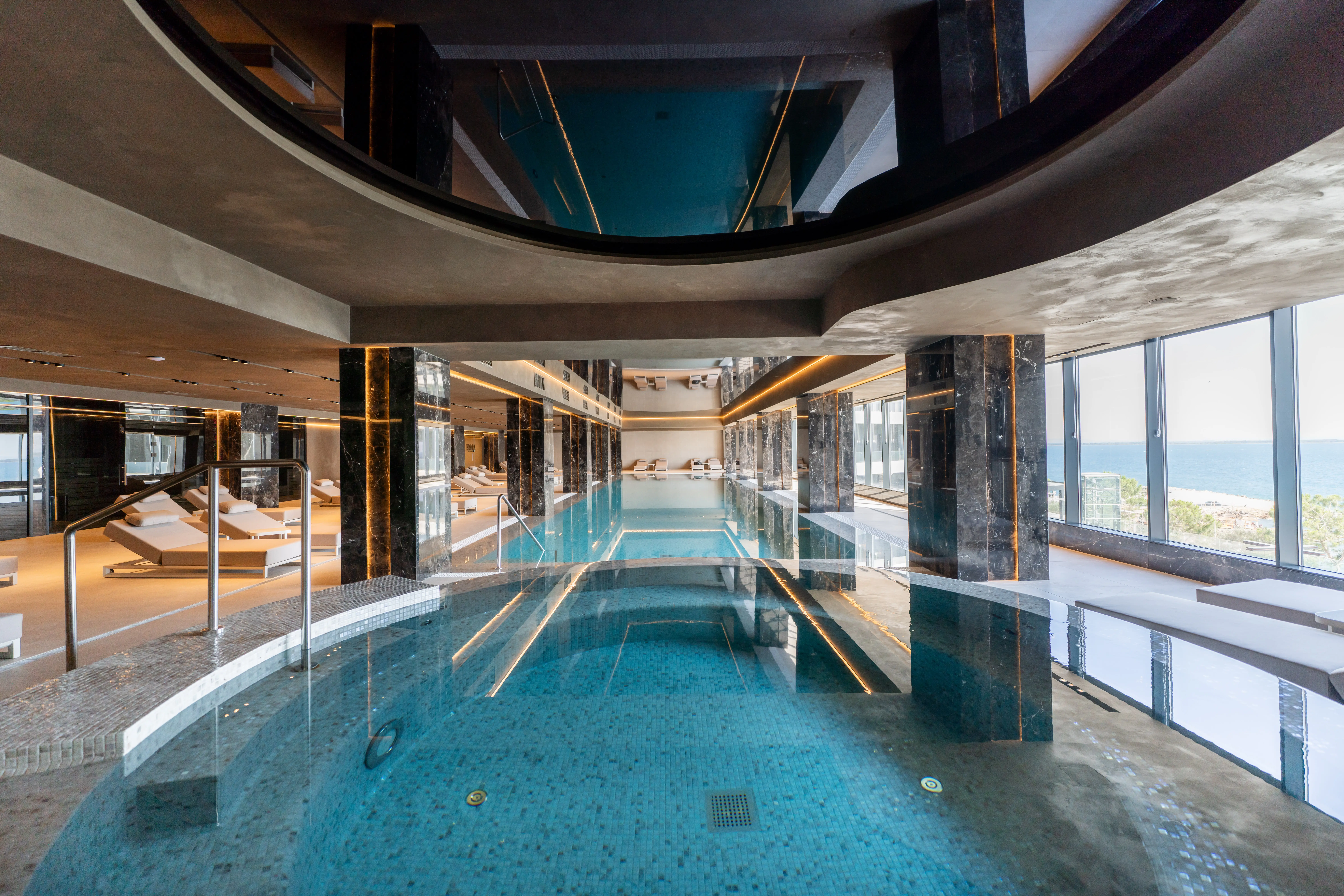 Family-size Jacuzzi